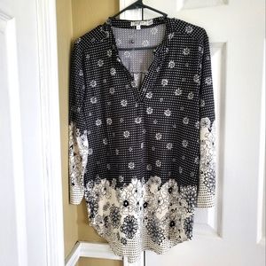 Black and white tunic top. Size L